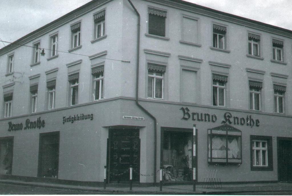 40 eine Stahlhelm-Gruppe, es gab Hitler-Jugend (HJ) 84 und Bund Deutscher Mädel (BDM). Die Deutsche Arbeitsfront DAF bezog ihr Büro am Marktplatz.
