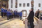 Nach der Heiligen Messe spielte die Banda Gardesana zusammen mit der Original Altmühltaler Blaskapelle unter Leitung von Peter Zimmer für die zahlreichen Besucher auf dem Kirchplatz.