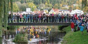 Mitteilungsblatt der Großgemeinde Beilngries - November 2017 27 Rekordbeteiligung am Entenrennen des Lions Club Beilngries: Der Lions Club Beilngries konnte im Rahmen des Zwiebelmarktes in Beilngries