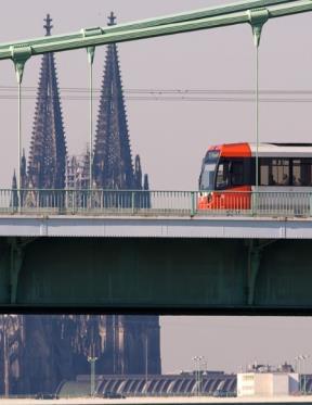 Das Großkundenticket - Überblick Die Universität zu Köln bietet ihren MitarbeiterInnen die Möglichkeit, ein VRS- Ticket (Großkundenticket) zu beziehen.