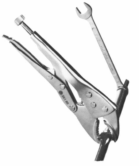 Verkantung des konischen Gewindebolzens Zu Verkantung kann es kommen, wenn der kurze konische Bolzen aus dem ursprünglichen AO-ASIF-Nagelinstrumentenbausatz verwendet wird, denn der Zielbügel kann