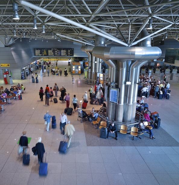 3 Referenzen Flughafen Lissabon, PT Kundenanforderungen Mehr Schutz und Sicherheit für Passagiere, Personal und Sachwerte.
