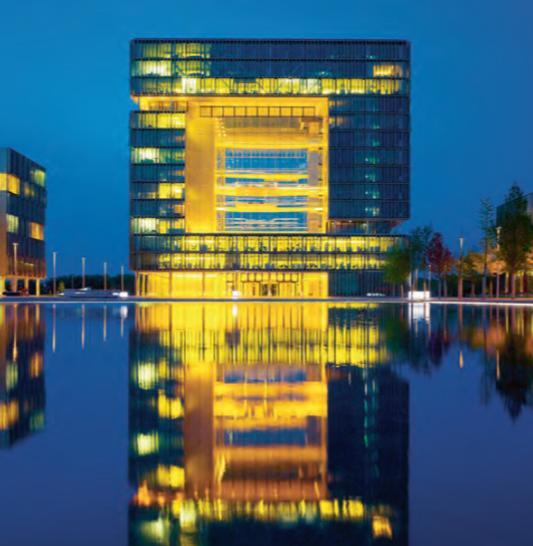 3 Referenzen ThyssenKrupp Hauptsitz, Essen, DE Kundenanforderungen Ein Gesamtkonzept, welches Elektronik, Sicherheitstechnik und Gebäudeautomation kombiniert.