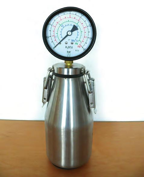Feuchtemessmethoden Druckflasche für eine Feuchtemessung nach der Calciumcarbidmethode mit aufgesetztem Manometer Da sich das Acetylengas aus Calciumcarbid und Wasser bildet, ist der entstehende