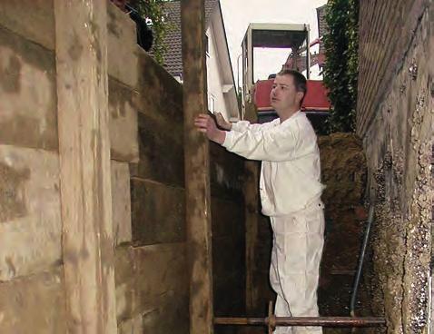 ISOTEC-Außenabdichtung Verbau des Arbeitsraumes Ausgleichsputz zur Untergrundegalisierung 2. Anschließend erfolgt eine Reinigung des frei gelegten Mauerwerks, z. B.