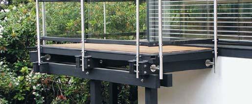 Beispiel für bauliche Maßnahmen oberer Balkonträger ist durch Belag abgedeckt Unterer bewittert und Wasseransammlung > GK 3.2 > Holz Dauerhaftigkeitsklasse 1 o.