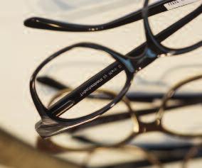 Besonders stolz ist Inhaber Guido Marti auf die von ihm selbst entworfene Eigenmarke «Tribschenhorn by marti optik». Edle, handgefertigte Brillenfassungen aus Naturhorn.