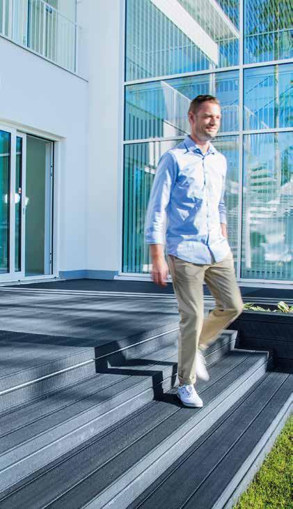 Für elegante, widerstandsfähige Stufen oder Terrassen- und Poolkanten In allen UPM ProFi Deck 150 Farben erhältlich Gute Rutschfestigkeit (nass oder trocken) Hohe Schlagfestigkeit Patentiert UPM