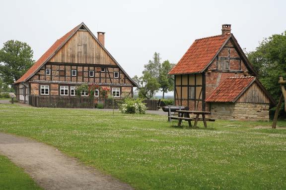 Es stand in Lindhorst und ist von der Gemeinde Lauenhagen vom damaligen Eigentümer gekauft