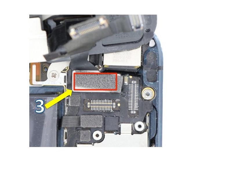 Schritt 6 Entfernen der Bildschirm Verwenden Sie das spitze Ende des Nylon spudger Werkzeug, um die 3x Frontplattenmontage Kabel zu trennen: 1) nach vorn gerichtete Kamera /