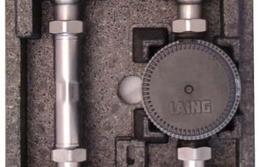Laing E 4vario-15/130 G oder E 4auto-15/130 G, mit integrierter hydraulischer Weiche, Verbindungsrohre aus Edelstahl 1.4301. Mit EPP-Isolierung gemäß EnEV. Ausschnitte für Thermometer vorhanden.