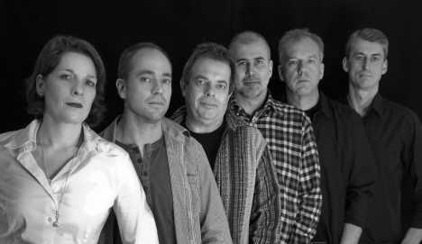Sieben routinierte Musiker aus angesagten Bands der Rhein-Main- Region zelebrieren gemeinsam handverlesene Titel aus Soul, Blues, Rock und unplugged oder unter Volldampf: das Ensemble gibt ihren