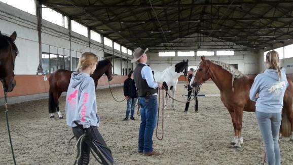 Diese sieben Spiele sind verschiedene an die Natur der Pferde angelehnte Trainingsmethoden, die von den Teilnehmern mit ihren Pferden erlernt wurden.