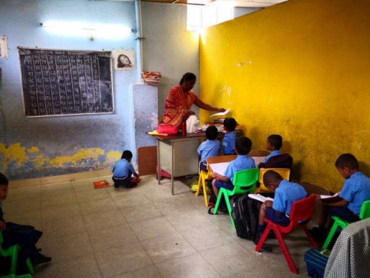 Die Slumschulen sind oft sehr einfach, erfüllen aber alle den gleichen Standard was Uniformen, Schulsprache und Lehrplan betrifft.