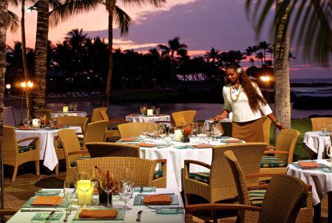 Das edle Resort ist eine Oase der Ruhe und Entspannung. Im stilvollen- ausgezeichneten Browns Beach House verzaubern feinste Speisen seine Gäste.