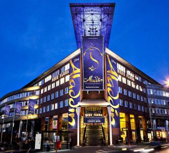 THEATER UND SHOWZEITEN j Das Stage Theater Neue Flora wurde in den Jahren 1988 bis 1990 extra für Das Phantom der Oper erbaut und ist eines der größten Musicaltheater in Deutschland.