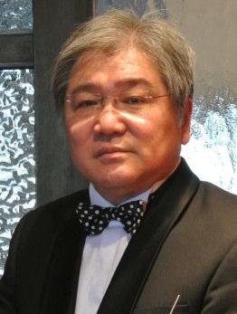 Tai-Lee Park (63), Zahnarzt Ich bin mit Han-Kyoung Kim (Frauenärztin) verheiratet und wir haben eine Tochter, Maria-E. Park (Opernsängerin). Seit 24 Jahren leite ich den Chor Soli Deo Gloria.