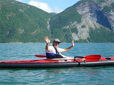 breiten Fjord und wir müssen unsere Paddel recht fest halten.
