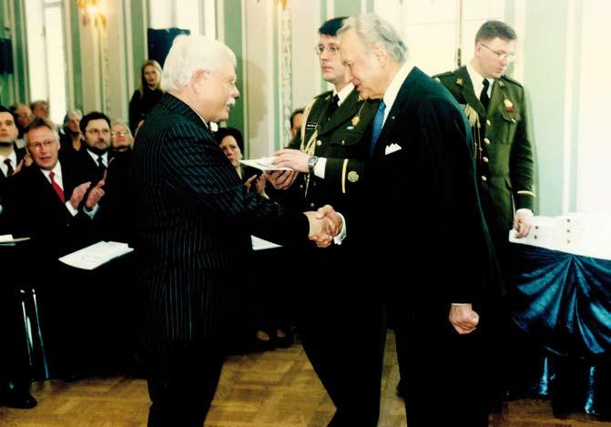 Aeg ja inimesed / Zeit und menschen Eesti aukonsulaat Ludwigsburgis Estnisches honorarkonsulat in Ludwigsburg Senaator h. c. Helmut Aurenz 2000.