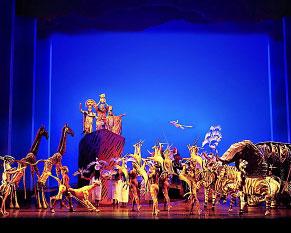 KÖNIGLICHER ZAUBER, GRANDIOSES HANSEFLAIR Zauberhaft, rührend, atemberaubend, fantastisch, genial - auf dieses Musical treffen alle Beschreibungen zu: Disneys Der König der Löwen