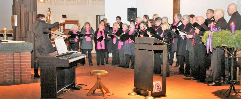 Konzert zum 2. Advent Unser erstes Adventskonzert unter der Leitung von Ulrike Licht fand am 2. Advent in der katholischen Kirche in Schwand statt.