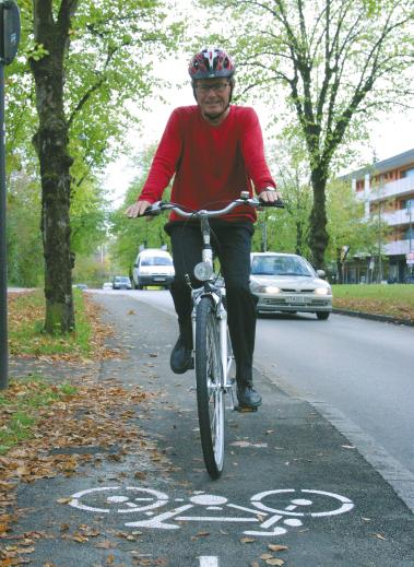 Radfahren ist aktiver Umweltschutz Radfahren ist gesund und umweltfreundlich. Gerade innerorts ist das Rad ein schnelles Verkehrsmittel, erfordert aber auch viel Umsicht und Vorsicht.