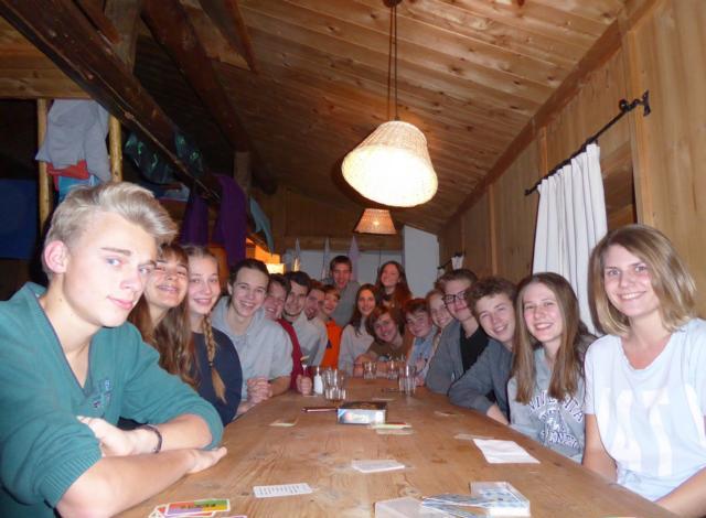 14 Jugend auf der Skihütte, Foto: Isabell Kreusch Neues Gesicht in der Pfarrjugendleitung Seit November letzten Jahres bin ich neben Ludwig Knott neuer Pfarrjugendleiter.