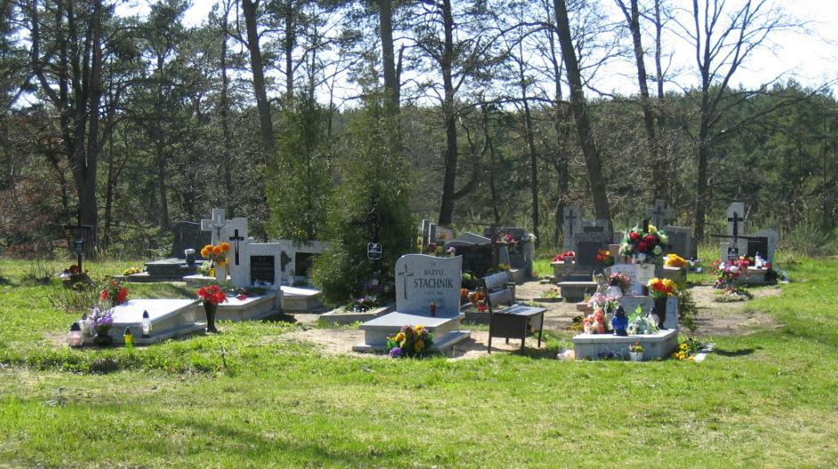 Wohl ca. ab 1980 begannen dann die Polen ihre Toten regelmäßig auf dem Sparseer Friedhof zu beerdigen. Heute befinden sich dort etwa gut zwei Dutzend Gräber.