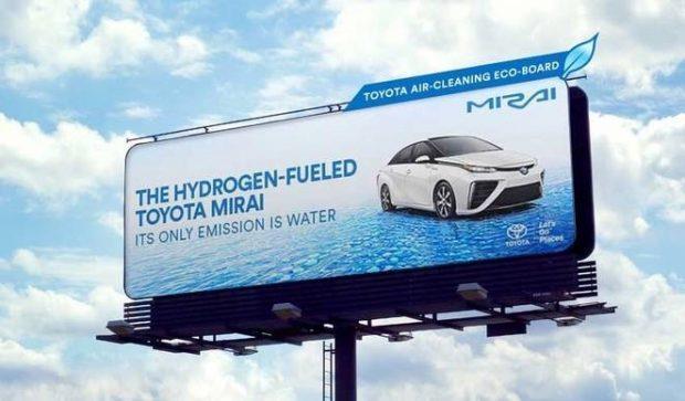 OUTDOOR & PROMOTION LUFTREINIGENDES BILLBOARD WIRBT FÜR WASSERSTOFFAUTO Der Autohersteller Toyota hat eine Werbekampagne für das Wasserstoffauto Toyota Mirai gelauncht, bei der in San Francisco und
