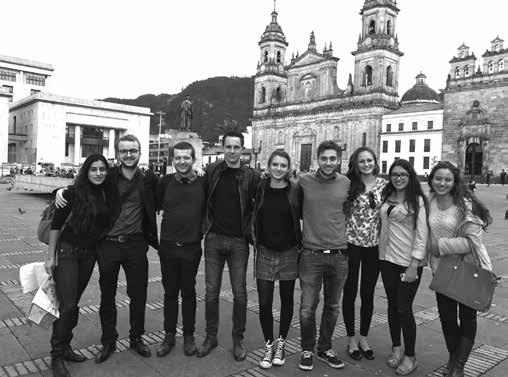 Studierende aus Konstanz und Bogotá auf der Plaza de Bolivar in Bogotá, dem zentralen Platz der kolumbianisch