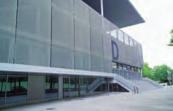 Stade de Suisse, Bern Stahlgewebe ist ein klimafester Baustoff. Der Anwendung gingen bauphysikalische Untersuchungen voraus.