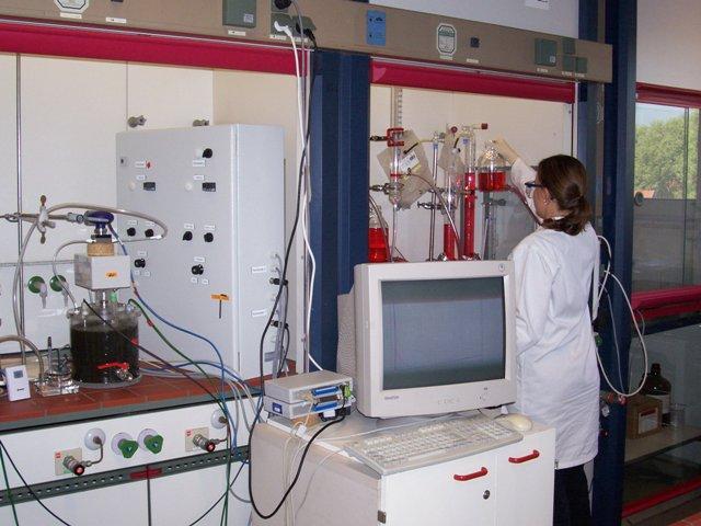 Entwicklung von Laborgeräten 5l-Laborreaktor mit Steuerung für ein