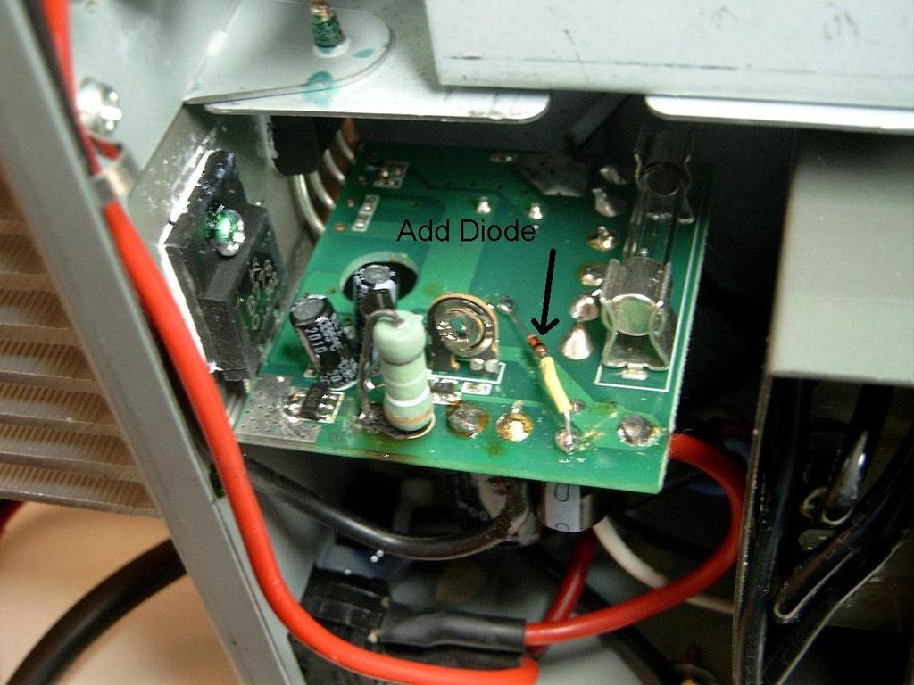Circuit details: Q 701, C 701 and additional protection diode 1 N 4148 or similar. Schaltbildauszug: Q 701, C 701 und die zusätzliche Schutzdiode 1 N 4148 o.