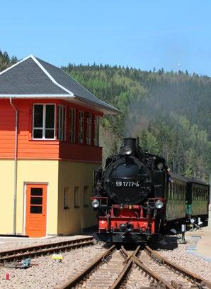Die Fahrt wurde anlässlich einer jährlich stattfindenden Fachtagung von Eisenbahnbetriebsleitern schmalspuriger Eisenbahnen durchgeführt. Eröffnungswochenende Weißeritztalbahn am 17./18.