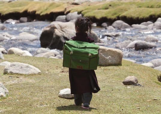 Die Region liegt in Ladakh, einem kleinen, ehemaligen Königreich im indischen Himalaya an der Grenze zu Tibet. Es ist eine karge und einsame Gegend.