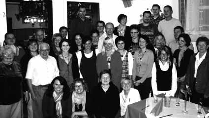 Klassen mit je 11 Schülern, die in der 10. Klasse zu einer vereinigt wurden. Mit viel Freude folgte die fast 80-jährige Marianne Jonas der Einladung (im Foto vorn links).