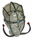 23 EEG Moosgummi-Schnurhaube Aufbau der Moosgummi-Schnurhaube: Eine frontale Querschnur sowie fünf Längsschnüre (zentral, parasagittal und lateral).