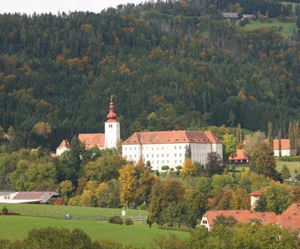 Als einziges Staatsgestüt in Österreich hat Piber die Aufgabe, jene Lipizzanerhengste zu züchten, die in der weltberühmten Spanischen Hofreitschule in Wien auftreten.