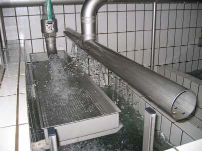 Typische Beispiele, wo Radon aus dem Wasser in die Innenraumluft freigesetzt werden kann: Quell- und Sammelschächte offenes Gerinne Einleitung in Wasserbehälter radonhältige Luft aus Einlaufbzw.
