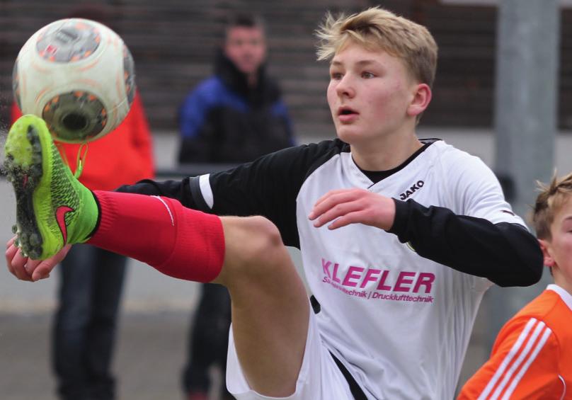 C-Junioren vorgestellt Drei Tore steuert Lionel Kirstein (l.) zum 4:0-Erfolg der Verbandsliga- C-Junioren des JFC Gera gegen Steinach bei.