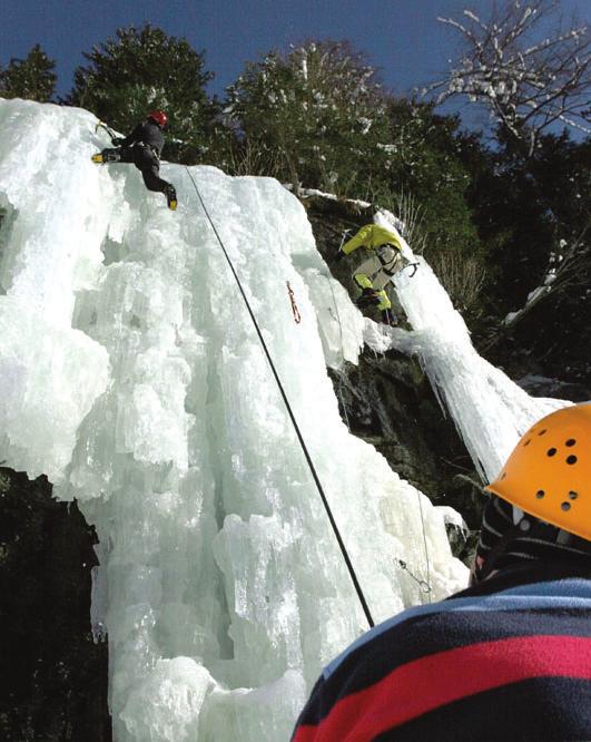 2009 in Rein in Taufers, in Südtirol, zusammengefunden. Unter der Anleitung von Berthold Honka und Kevin Orthey werden es für die meisten von uns die ersten Schritte im senkrechten Eis.