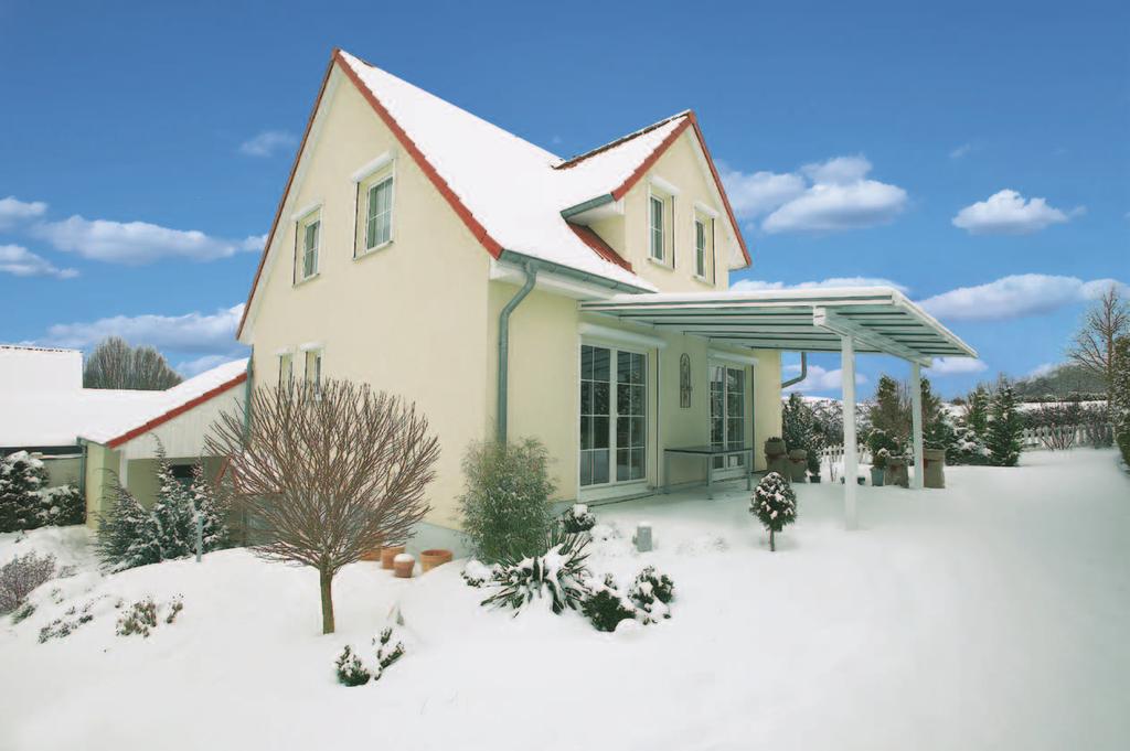 Um im Winter den Belastungen bei Schneefall standzuhalten, muss bei bauseitig verglasten WAREMA Terrassendächern auf Grund statischer Vorgaben zwischen