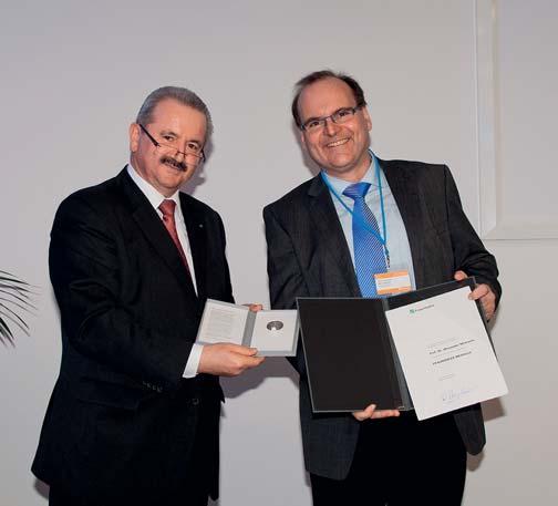 1 2 1. Hans-Riegel-Fachpreis für Forschungsarbeit am Fraunhofer IKTS Friederike Kuhl vom Sankt Afra-Gymnasium in Meißen gewann den 1.