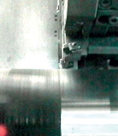 Abrasionsresistenz, Hochtemperaturbeständigkeit und chemischer Inertheit gegenüber dem Werkstück-Material nicht in Metall sondern keramisch ausgeführt werden muss.