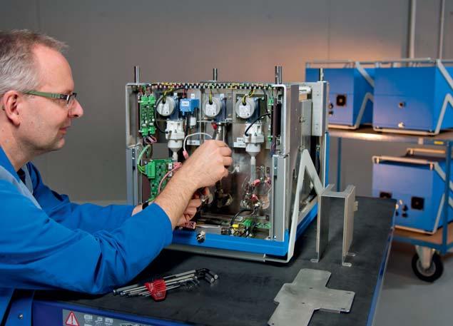 3 4 Der Prototypenbau wurde am Fraunhofer IKTS mit stabilen und reproduzierbaren Prozessen inklusive der erforderlichen Qualitätssicherung für die Komponenten und Komplettgeräte etabliert.
