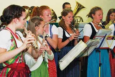 16 Viel jugendlicher Nachwuchs musizierte bei der Serenade des Musikvereins Möckenlohe.