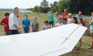Der Fliegerclub Eichstätt ermöglichte diesen nicht alltäglichen Aufenthalt 13 Kindern in Begleitung einiger Eltern und Großeltern.