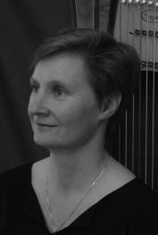 Landkammer Eva Jury: Violoncello, Kontrabass Eva Landkammer erhielt ihren ersten Cellounterricht an einer Wiener Musikschule, studierte dann am Konservatorium bei Hedy Kont-Feierl und anschließend