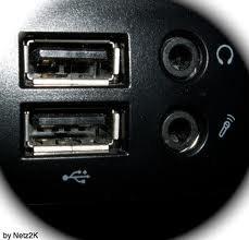 Universal Serial Bus (USB) übersetzt "Universeller serieller Bus"), eine von Intel entwickelte und in 1996 eingeführte serielle Schnittstelle, die umfangreiche Anwendungsmöglichkeiten bietet.