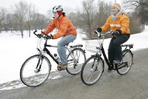 Punkt 4 Winterdienst Den Stau umgehen RadfahrerInnen bei jedem Wetter. Wenn die Sonne scheint und der Schnee glitzert, ist es umso schöner.